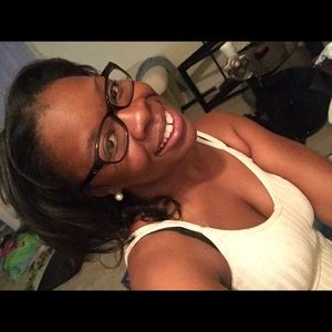 Meet your Posher, Desiree